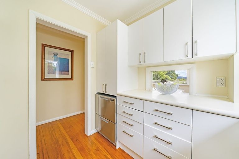 Photo of property in 10 Vista Crescent, Maoribank, Upper Hutt, 5018