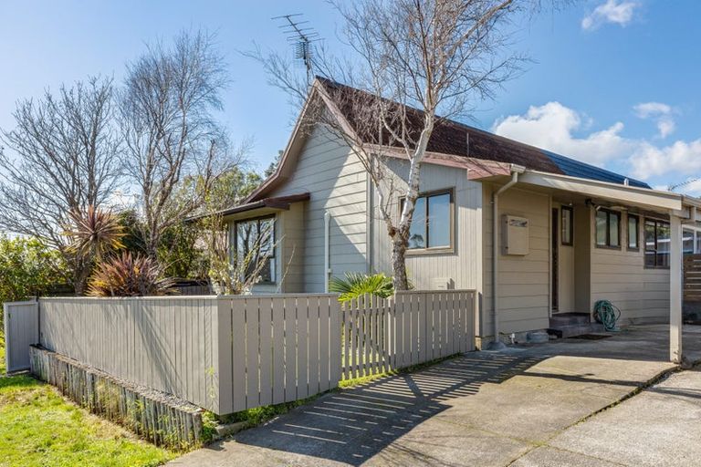 Photo of property in 7a Parkinson Close, Whitby, Porirua, 5024