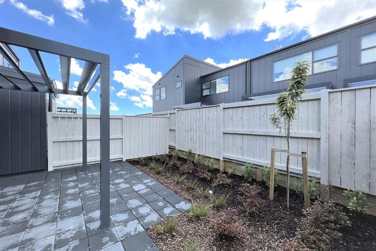 Photo of property in 27 Whimbrel Road, Flat Bush, Auckland, 2019