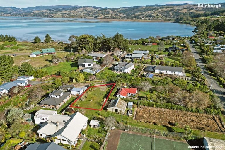 Photo of property in 32 Bay Road, Warrington, 9471