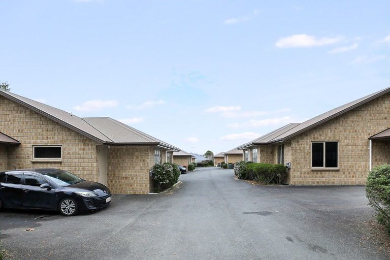 Photo of property in 1/114 Old Farm Road, Hamilton East, Hamilton, 3216