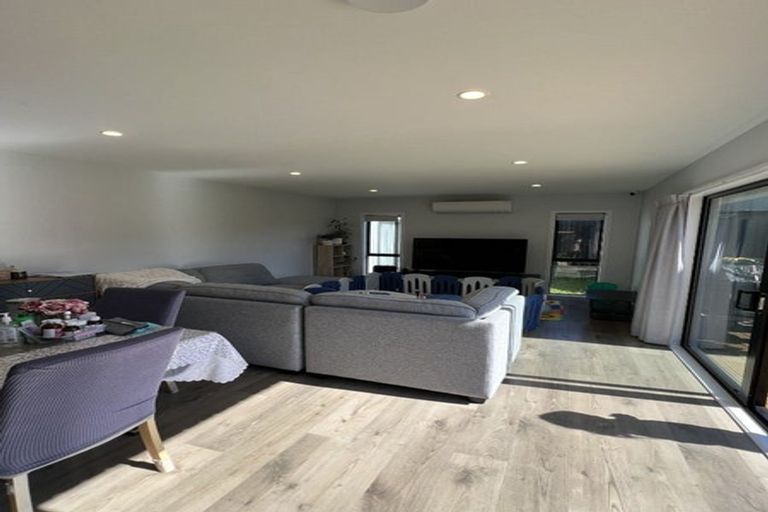 Photo of property in 121 Battalion Drive, Papakura, 2110