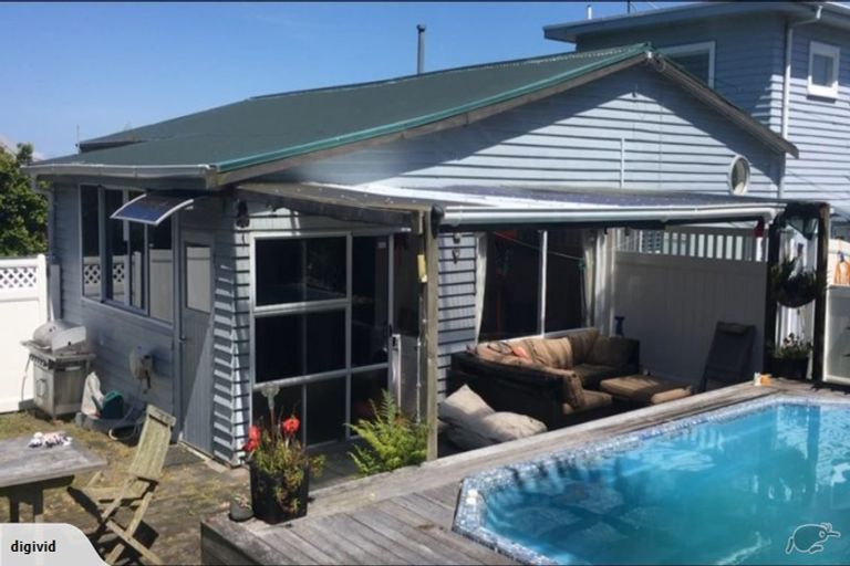 Photo of property in 1 Waiau Street, Torbay, Auckland, 0630