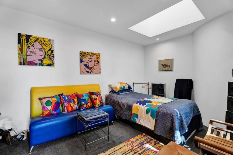 Photo of property in 5 Weston Street, Moturoa, New Plymouth, 4310