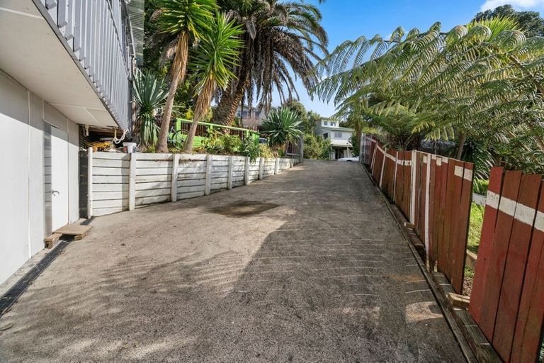Photo of property in 12 Noeleen Street, Glenfield, Auckland, 0629