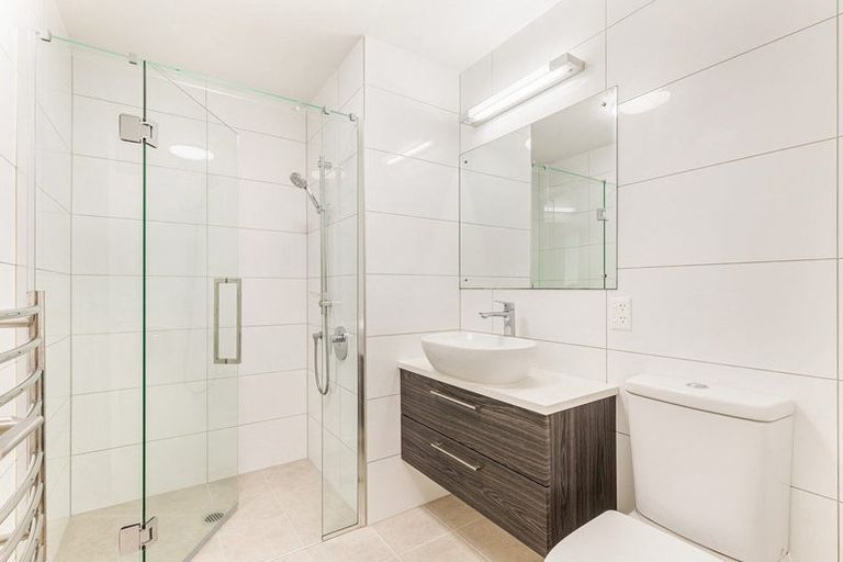 Photo of property in 16 Rewa Rewa Lane, Orewa, 0931