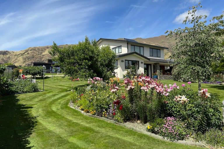 Photo of property in 29 Kelliher Drive, Wanaka, 9305