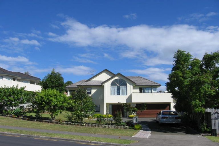Photo of property in 40 Goldfinch Rise, Unsworth Heights, Auckland, 0632