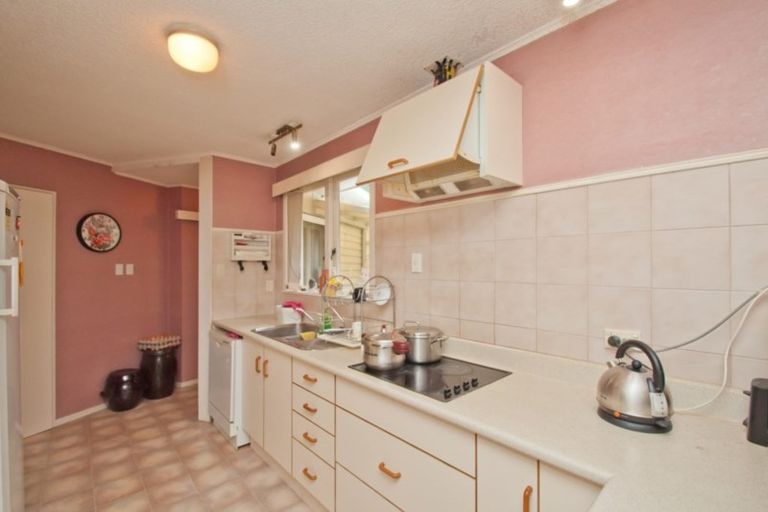 Photo of property in 16 Cypress Place, Sunnynook, Auckland, 0620