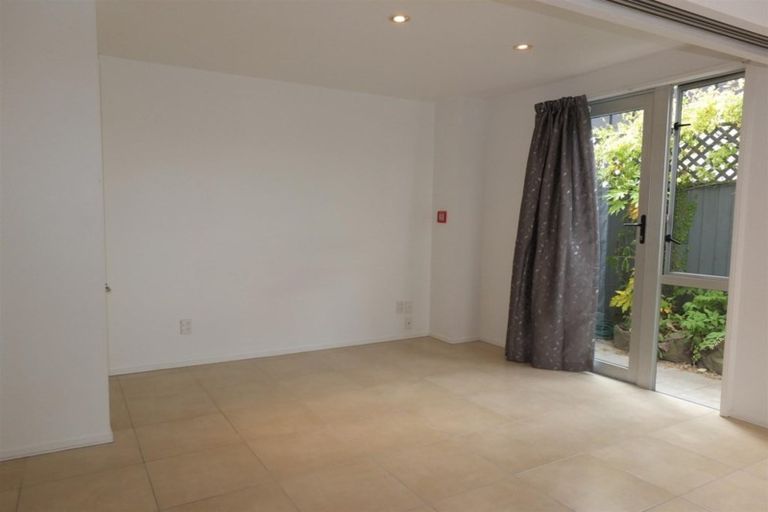 Photo of property in 2/32 Cranmer Square, Christchurch Central, Christchurch, 8013