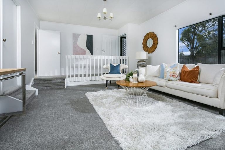 Photo of property in 11 Cabello Place, Unsworth Heights, Auckland, 0632