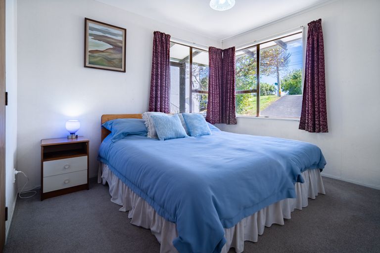 Photo of property in 212 Golf Road, Titirangi, Auckland, 0604