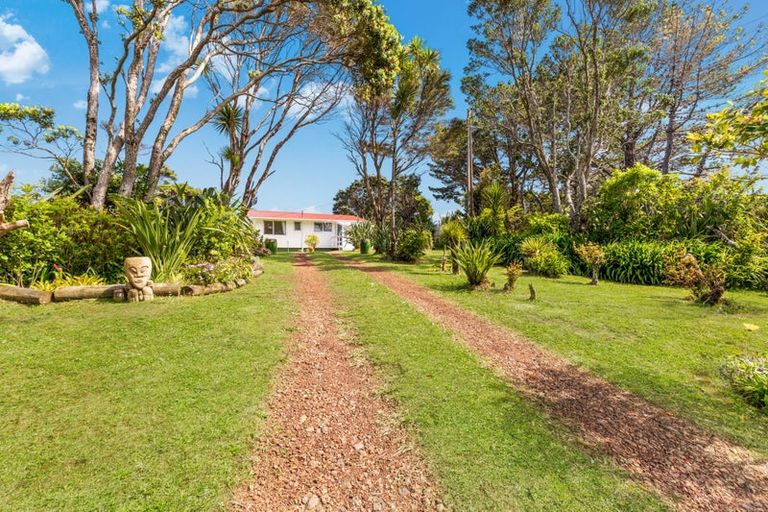 Photo of property in 13 Te Ahuahu Road, Piha, New Lynn, 0772