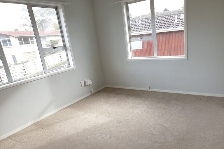 Photo of property in 1/12 Manuka Road, Glenfield, Auckland, 0629