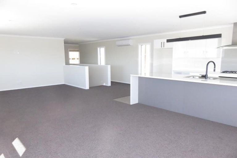 Photo of property in 18a Carluke Street, Paparangi, Wellington, 6037