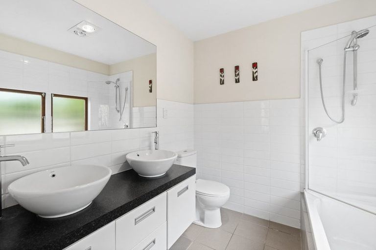 Photo of property in 6 Sandwich Road, Beckenham, Christchurch, 8023