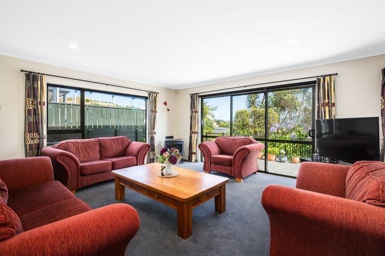 Photo of property in 138 Woodman Drive, Tawa, Wellington, 5028