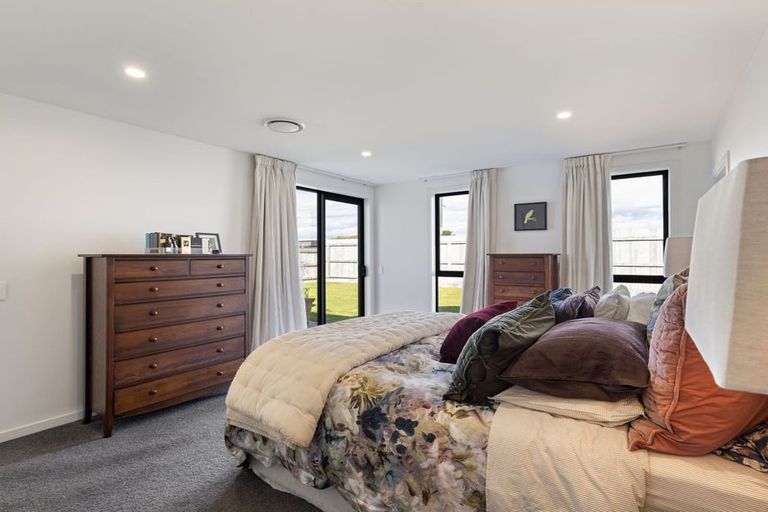 Photo of property in 62 Freedom Drive, Kelvin Grove, Palmerston North, 4414