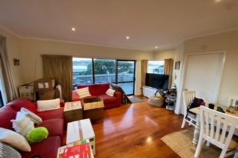 Photo of property in 280 Queens Drive, Lyall Bay, Wellington, 6022