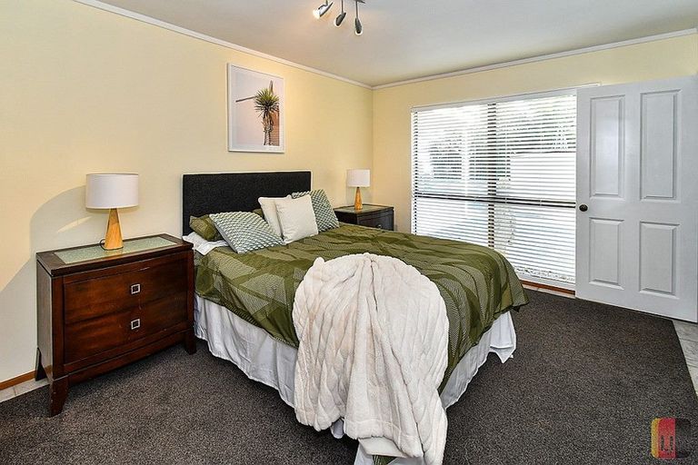 Photo of property in 74 Walter Strevens Drive, Conifer Grove, Takanini, 2112