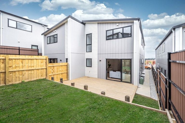 Photo of property in 5a Frontier Lane, Flat Bush, Auckland, 2019