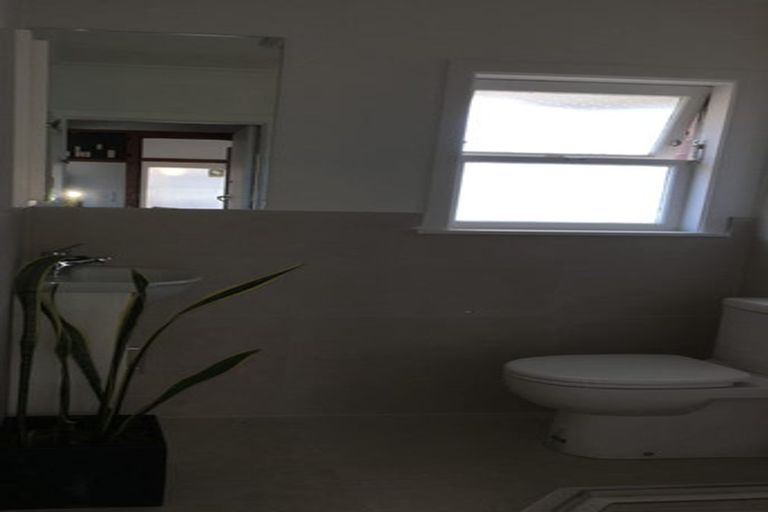 Photo of property in 2/58 Taharoto Road, Takapuna, Auckland, 0622