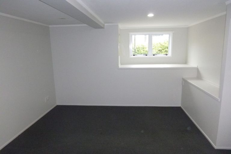 Photo of property in 22 Raymond Terrace, Northcote, Auckland, 0627