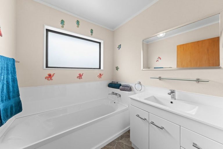 Photo of property in 5 Whakapaki Street, Urenui, 4375