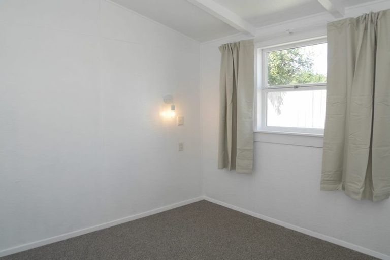 Photo of property in 25 Hemara Street, Waikanae Beach, Waikanae, 5036