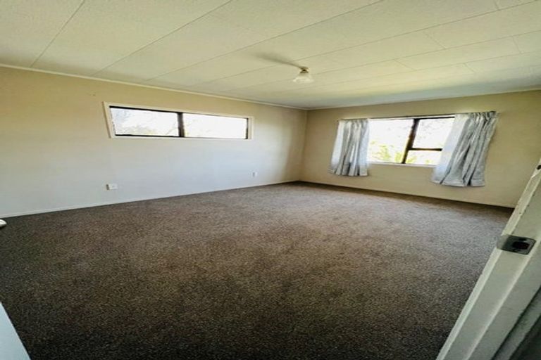 Photo of property in 1/16 Capricorn Place, Glen Eden, Auckland, 0602
