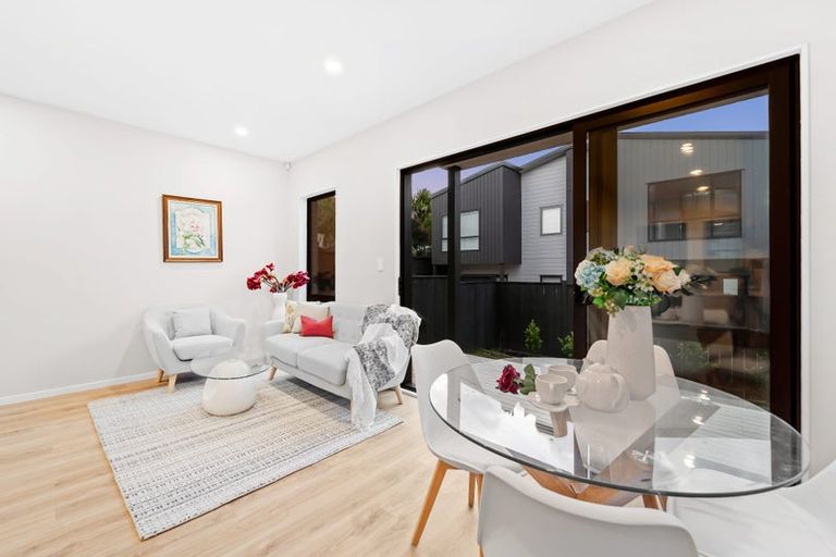 Photo of property in 10 Don Oliver Lane, Glen Eden, 0602