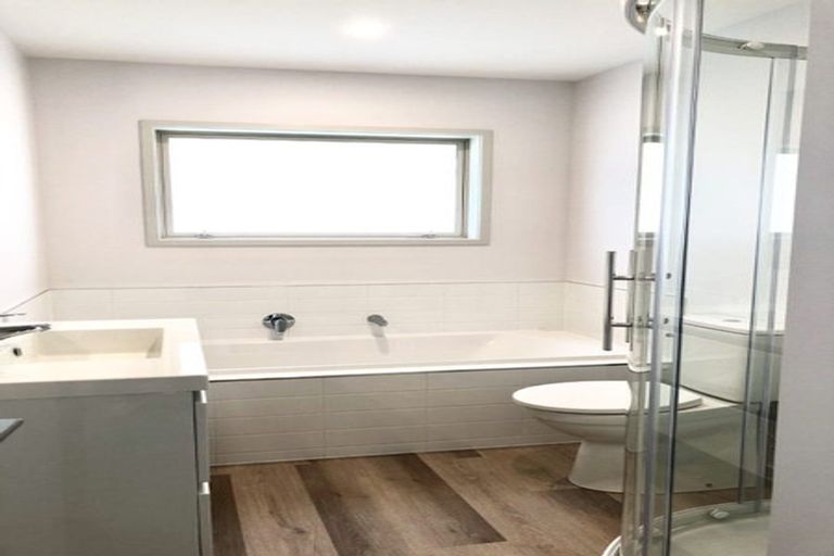 Photo of property in 42 Elliston Crescent, Stanmore Bay, Whangaparaoa, 0932