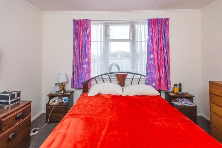 Photo of property in 28 Raupo Street, Castlecliff, Whanganui, 4501