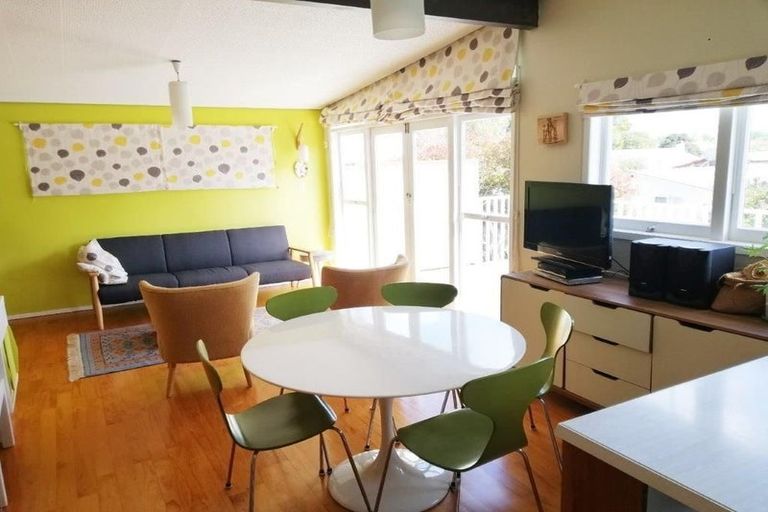 Photo of property in 10 Paramu Avenue, Birkdale, Auckland, 0626