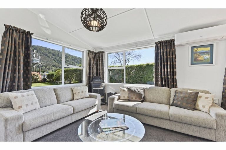 Photo of property in 20 Renata Road, Okiwi Bay, 7193