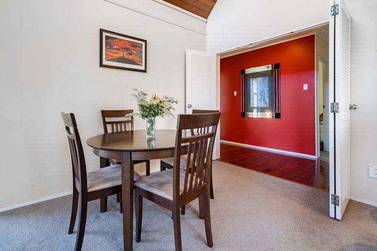 Photo of property in 212 Golf Road, Titirangi, Auckland, 0604