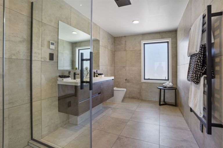 Photo of property in 2 Luff Place, Long Bay, Auckland, 0630