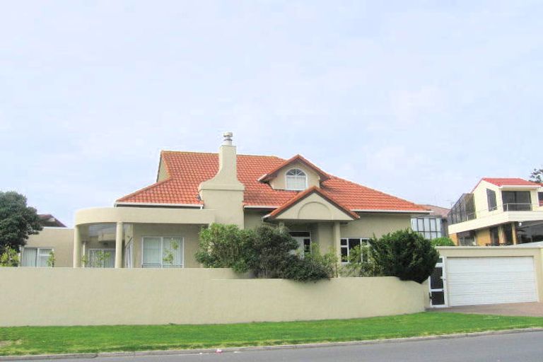 Photo of property in 4 Surf Road, Mount Maunganui, 3116