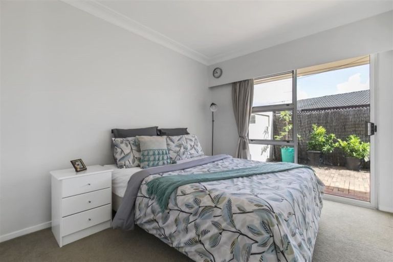Photo of property in 2/1 Hemsway Place, Sunnyhills, Auckland, 2010