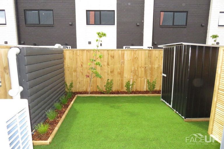 Photo of property in 9/10 Wilsher Crescent, Henderson, Auckland, 0612