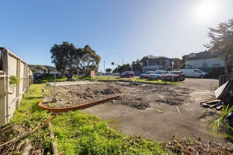 Photo of property in 60 Mana Esplanade, Paremata, Porirua, 5026