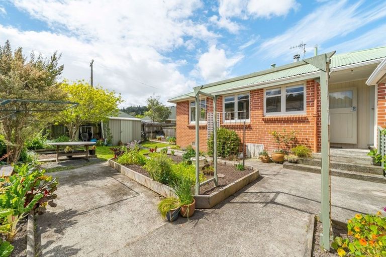 Photo of property in 130 Stokes Valley Road, Stokes Valley, Lower Hutt, 5019