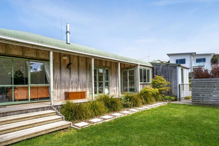 Photo of property in 1185b South Road, Oakura, 4314