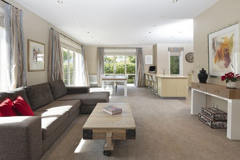 Photo of property in 103 Aikmans Road, Merivale, Christchurch, 8014