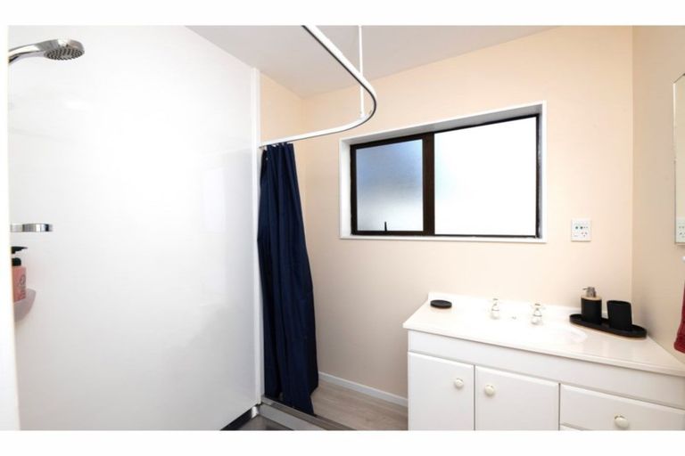 Photo of property in 166a Breezes Road, Aranui, Christchurch, 8061