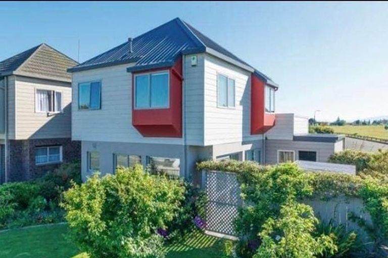 Photo of property in 95 Wikiriwhi Crescent, Awapuni, Palmerston North, 4412
