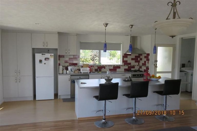 Photo of property in 10 Beauchamp Drive, Massey, Auckland, 0614