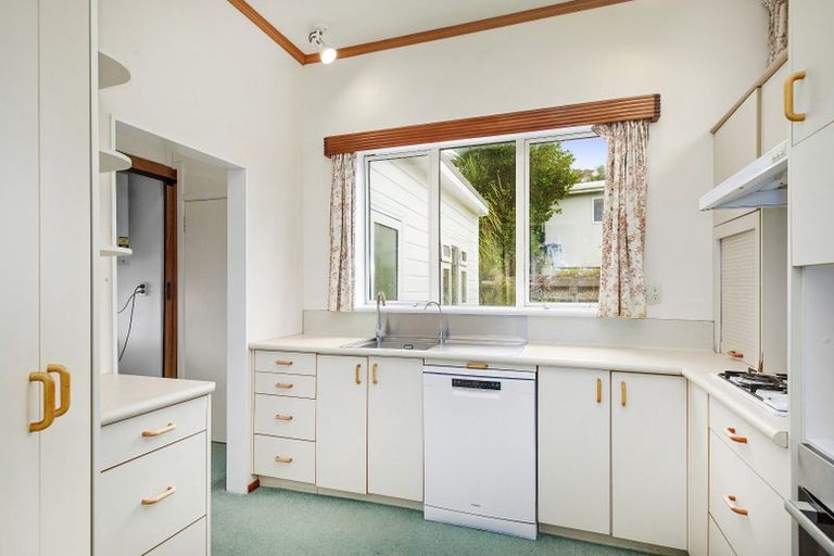 Photo of property in 9 Apuka Street, Brooklyn, Wellington, 6021