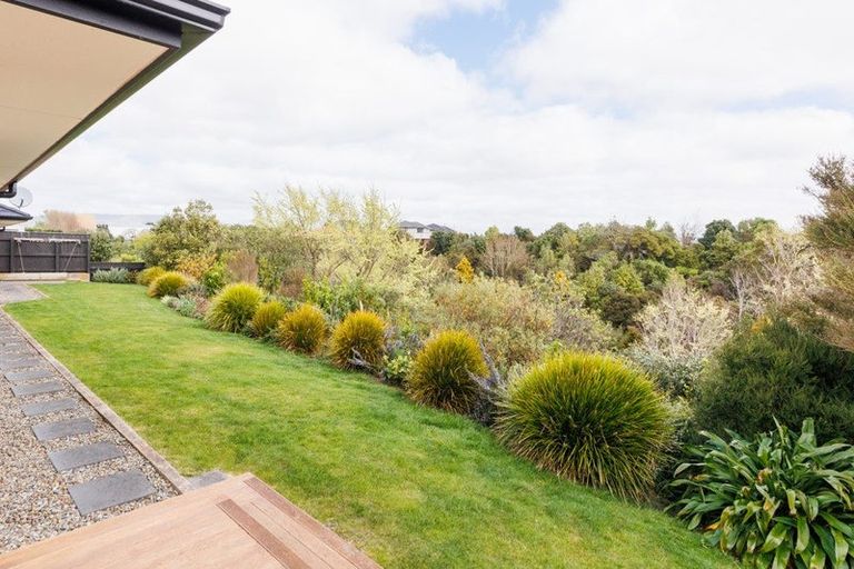 Photo of property in 35 Silkwood Place, Fitzherbert, Palmerston North, 4410