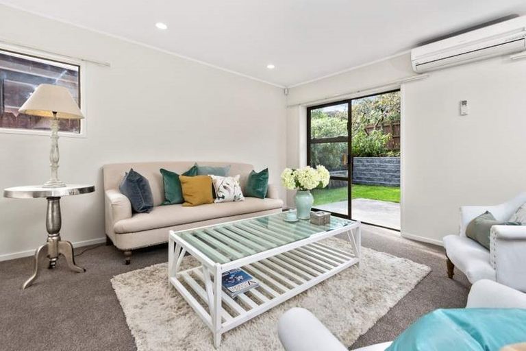 Photo of property in 17 Voltaire Court, Botany Downs, Auckland, 2010